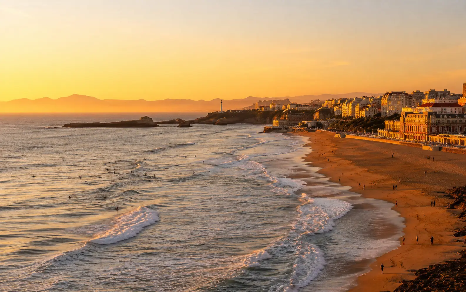 Front de mer de Biarritz et immeubles de bord de plage